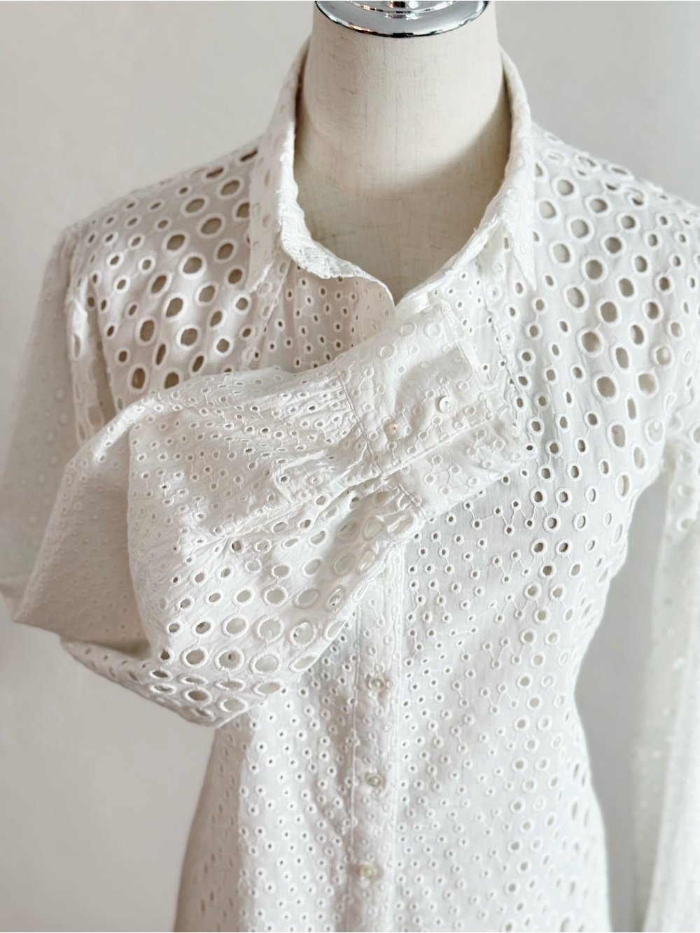 Nicole Miller Artelier White Pleated Puff Sleeve Eyelet Blouse M Cotton Boho - Picture 13 of 15